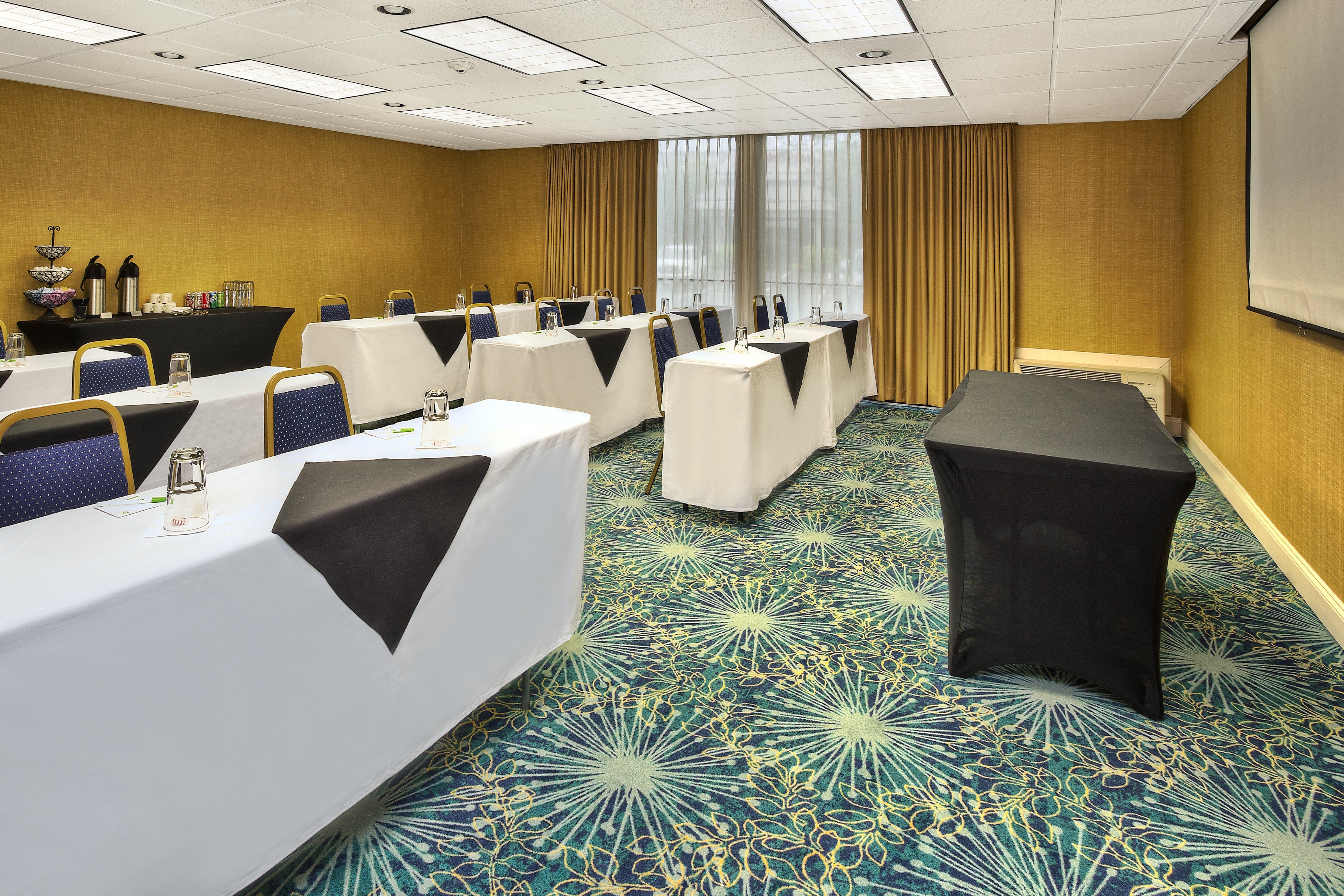 Akron-west By Ihg 3*