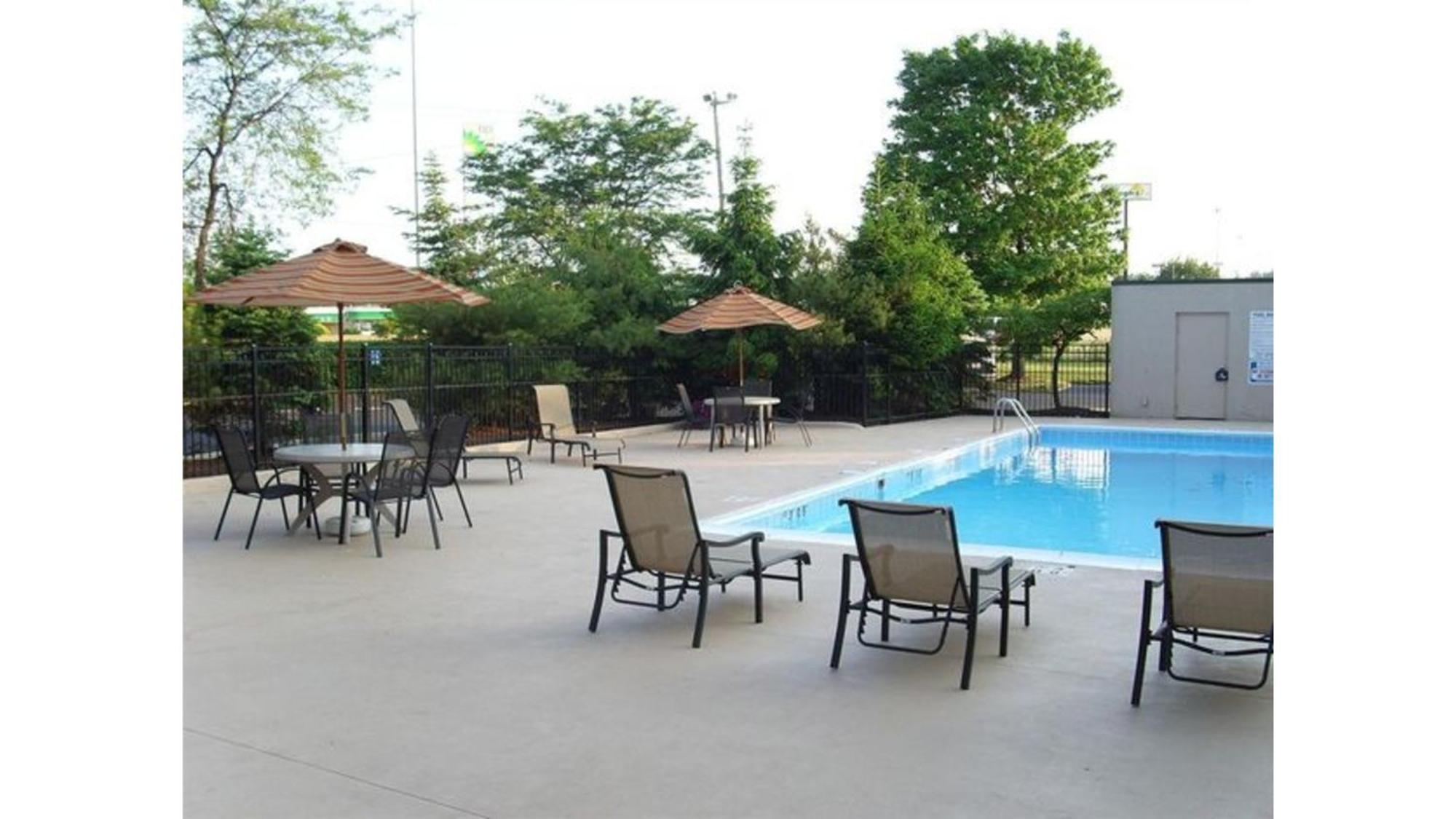 Hotel Akron-west By Ihg Montrose