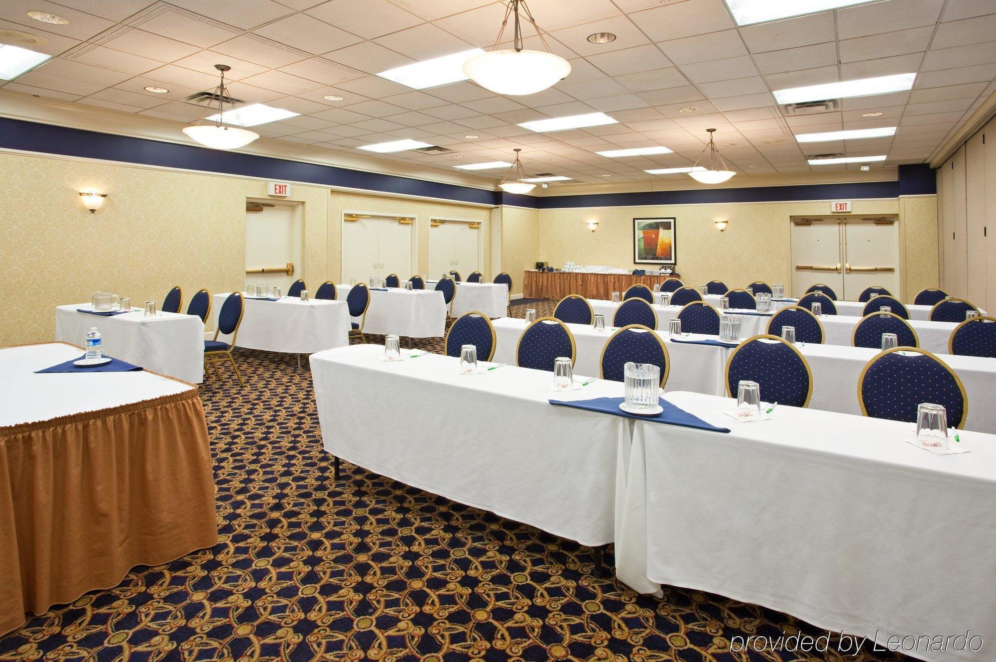 Hotel Akron-west By Ihg Montrose