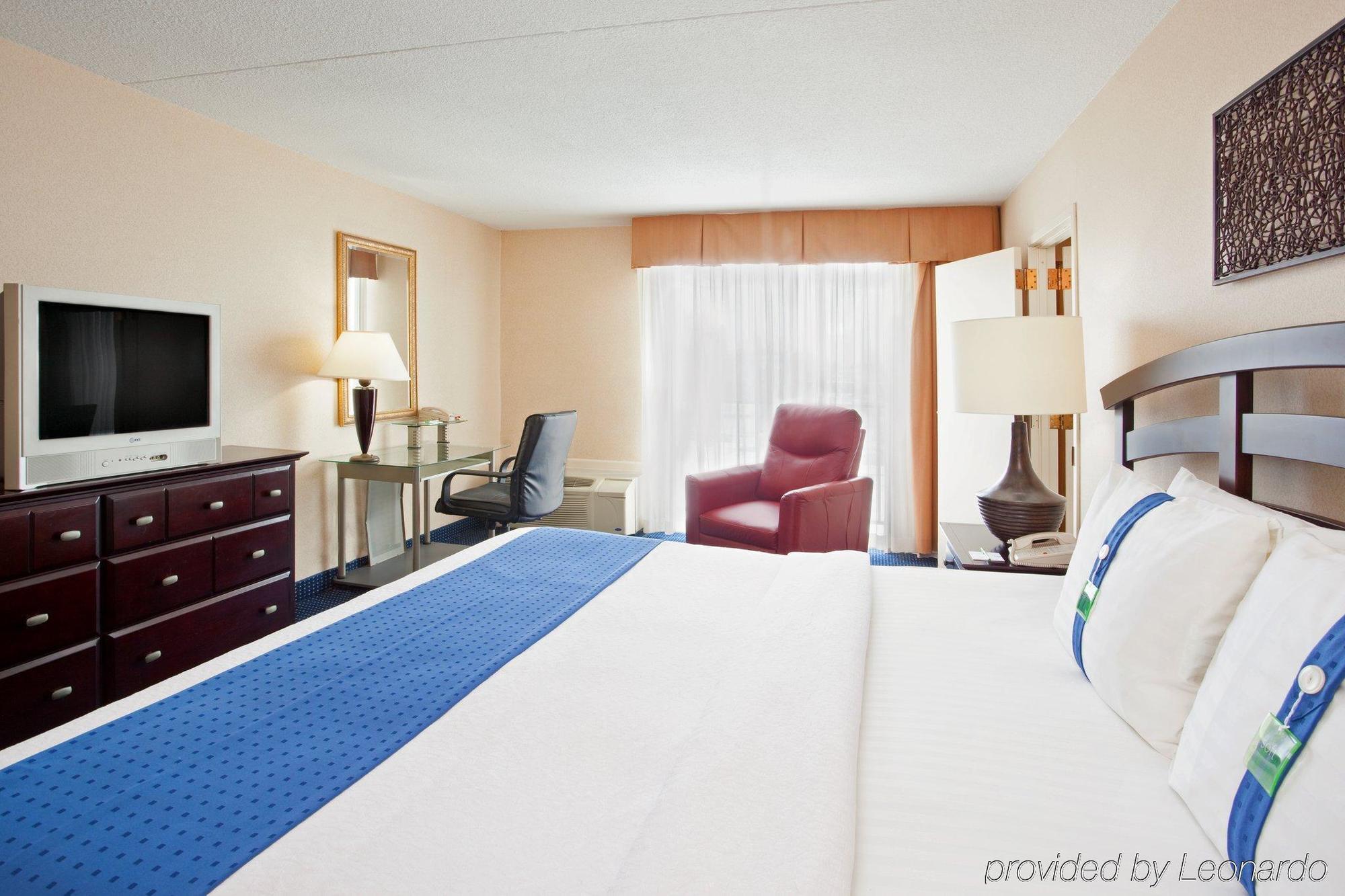 Akron-west By Ihg 3*